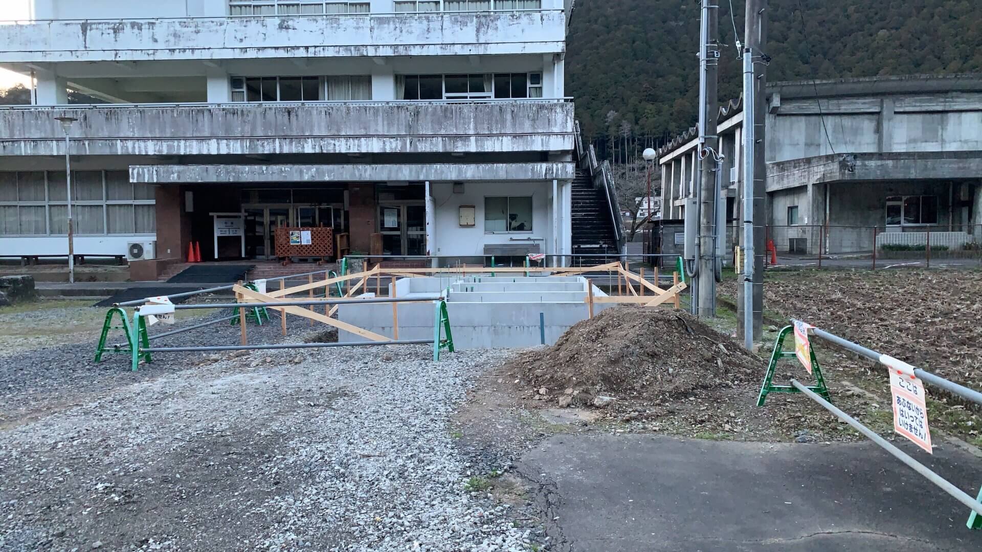 観光地の工事_美濃市洲原公衆トイレ | 建て方